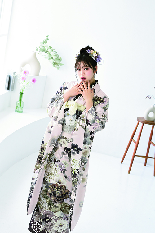 伊勢呉服の松葉ふりそでfRIQUe　取扱い最新振袖モデル着用画像